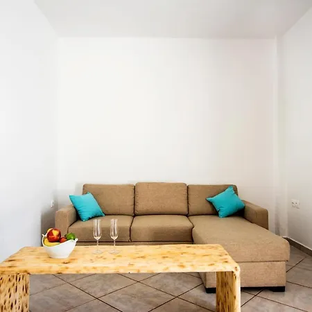 Apartment Salty Sea At Center *